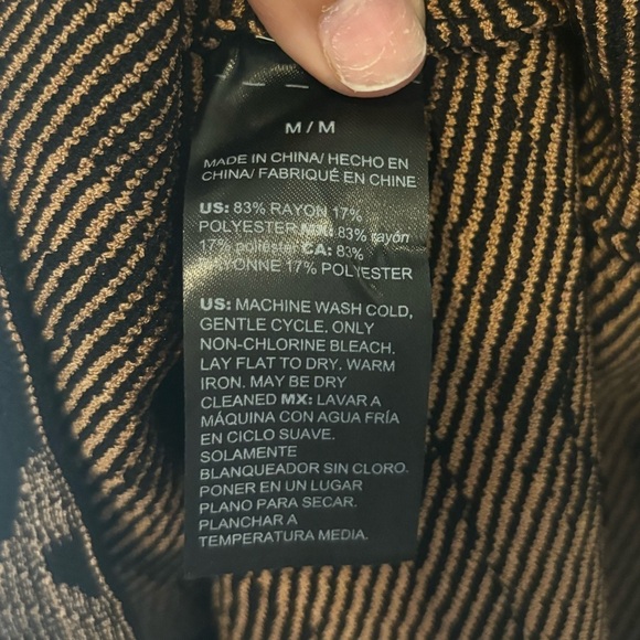 White House Black Market women’s medium animal print knitted tank. - Picture 7 of 8